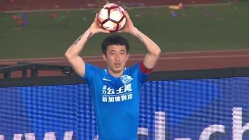 如果球队拥有一名可以打进15至20球的前锋，就能让全队放心，在比赛中你就会知道应该把球传给谁。